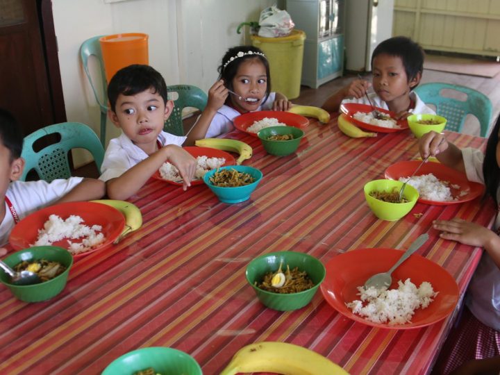 school-based-feeding-programs-encourage-marginalized-children-to-go-to